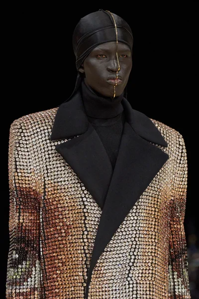 Look 1